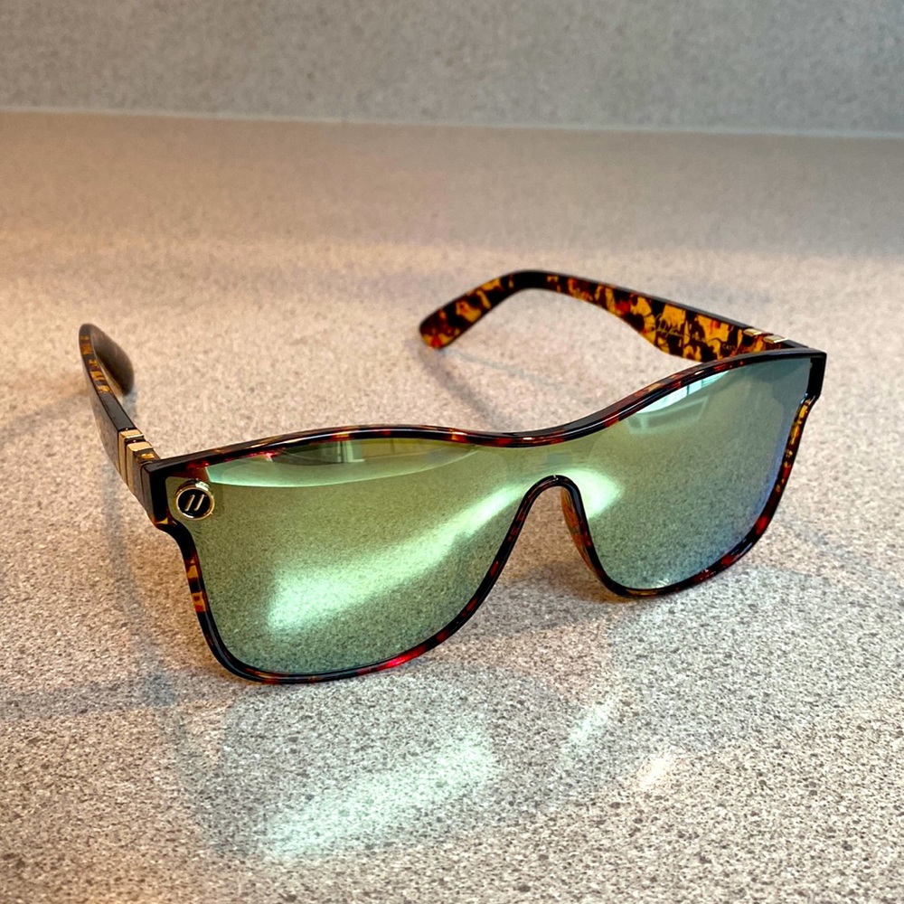 Like new Keen Millenia Benders sunglasses! Sold out online!
